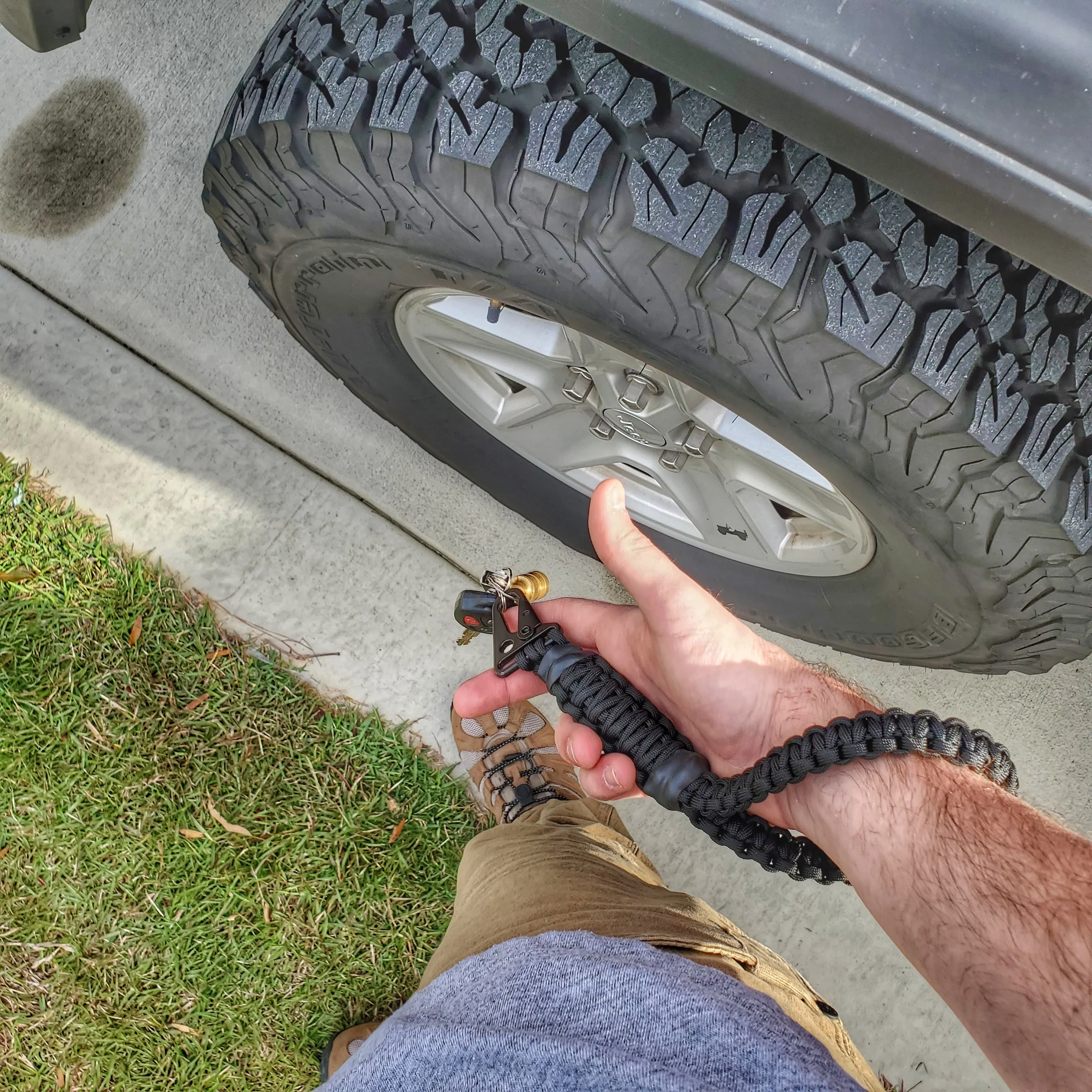 ParaKeeper: Paracord Keychain Wrist Shackle with Survival Kit.